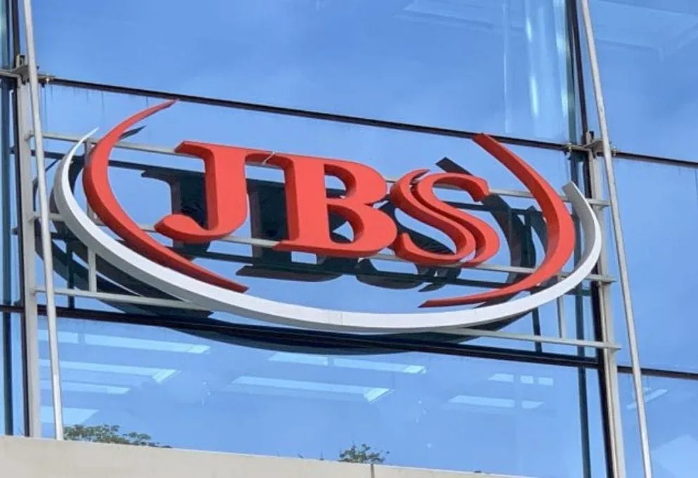 jbs-jbss3-registra-lucro-liquido-de-r-5142-bilhoes-no-1t22