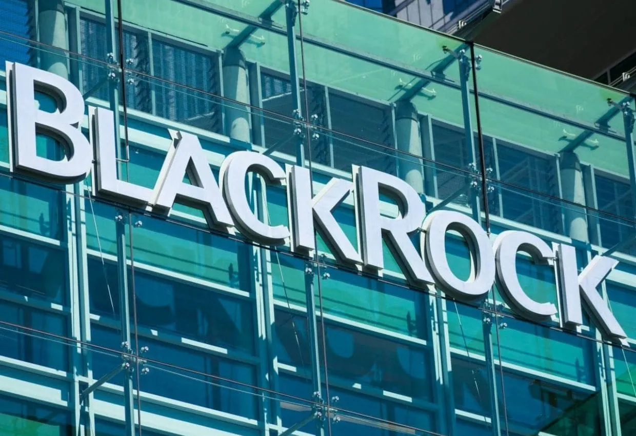 parceria-entre-coinbase-e-blackrock-oferece-criptomoedas-para-investidores-institucionais