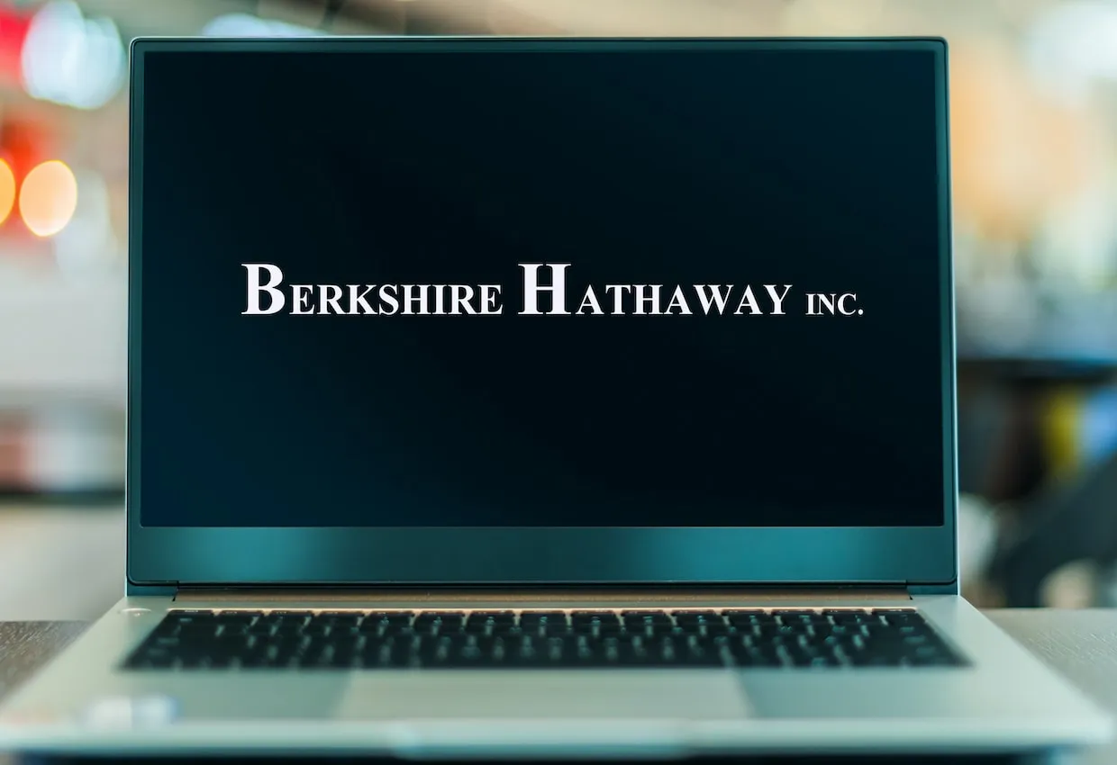 berkshire-hathaway-alerta-sobre-site-cripto-usando-seu-nome