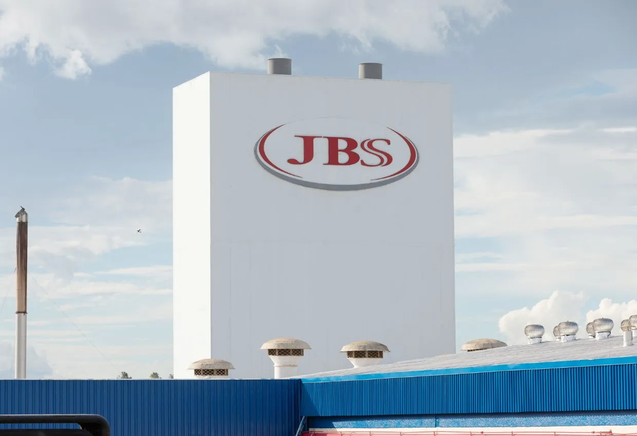 jbs-jbss3-aprova-emissao-de-r-187-bilhao-em-dividas-para-compra-de-gado