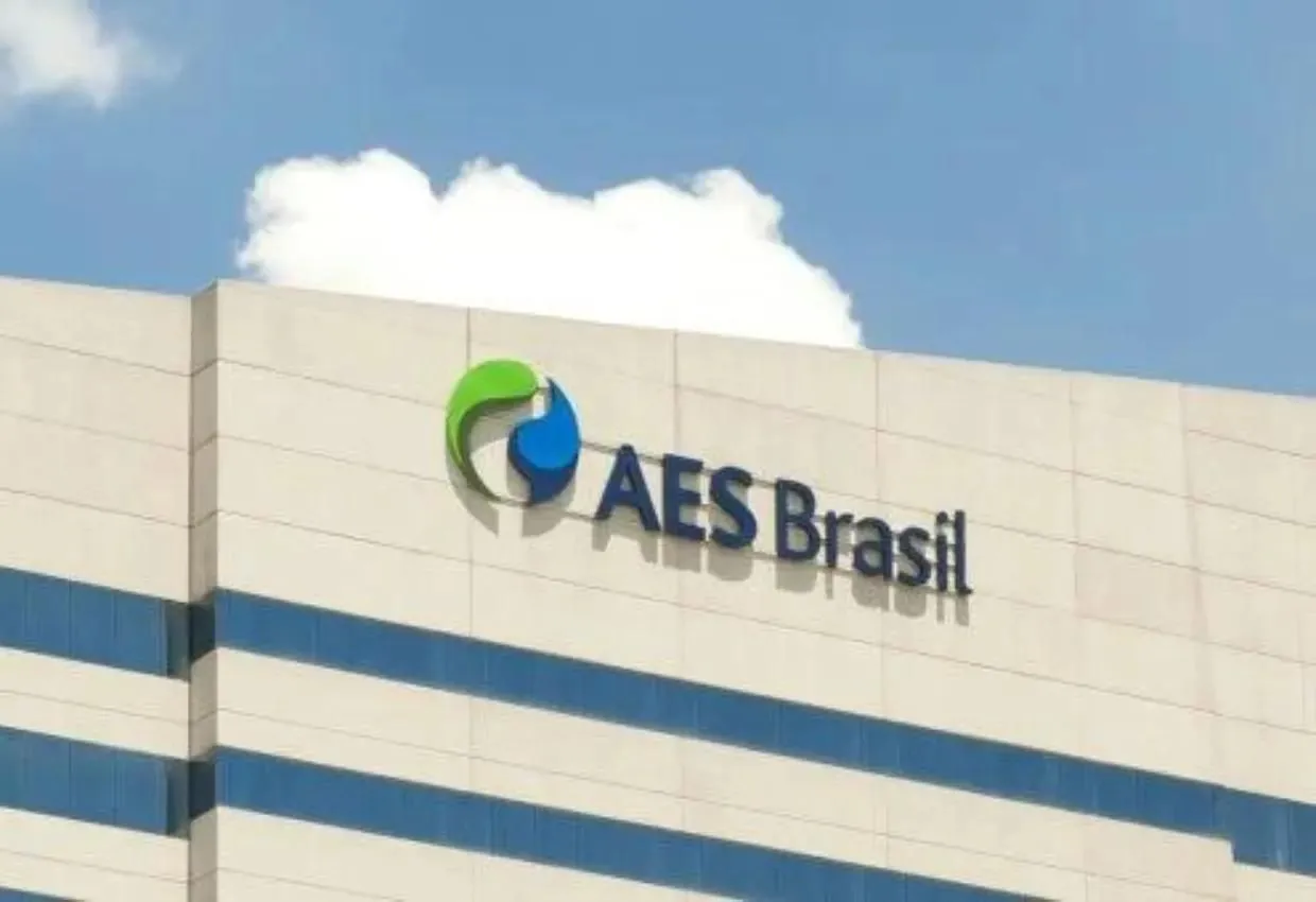 aes-brasil-aesb3-contrata-bancos-para-vender-ativos-e-sair-do-brasil-diz-jornal